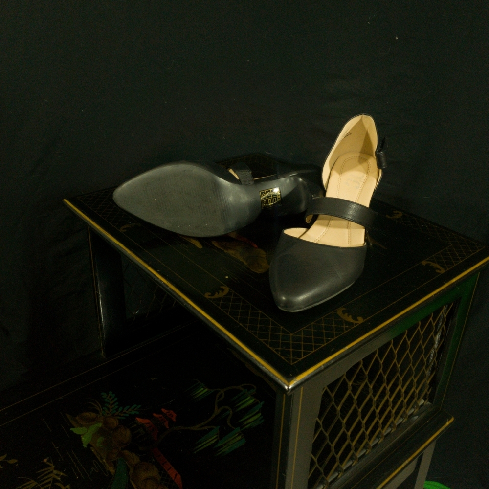Barely worn Journee comfort sole cross strap tillis pumps